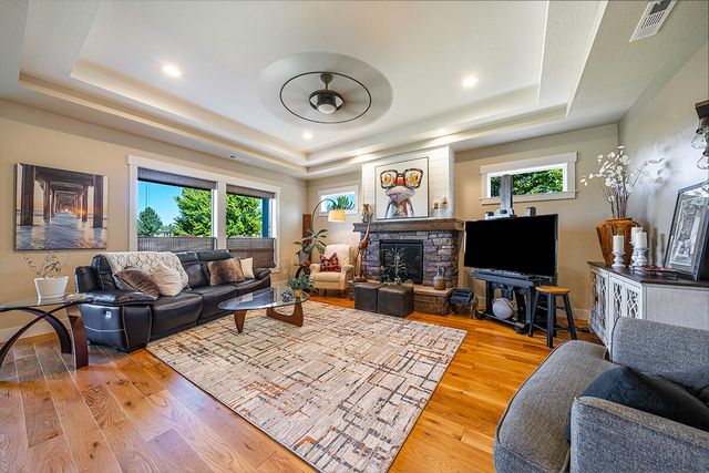 127 Pine Lake Drive, Eagle Point, OR 97524