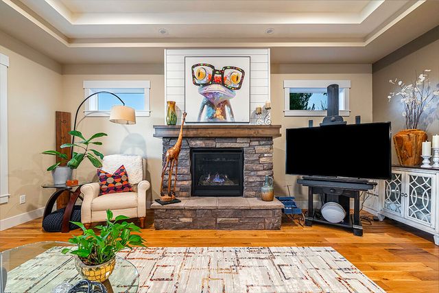 127 Pine Lake Drive, Eagle Point, OR 97524