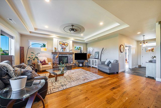 127 Pine Lake Drive, Eagle Point, OR 97524