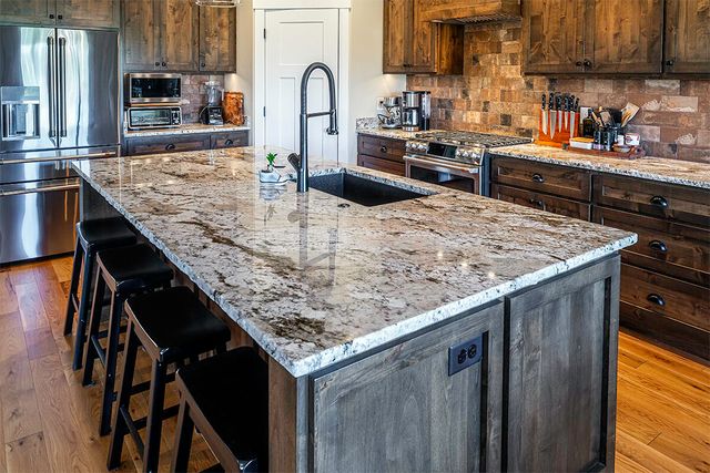 127 Pine Lake Drive, Eagle Point, OR 97524
