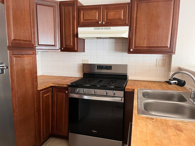 1289 Court E Court 1289, Hanover Park, IL 60133