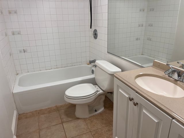 1289 Court E Court 1289, Hanover Park, IL 60133