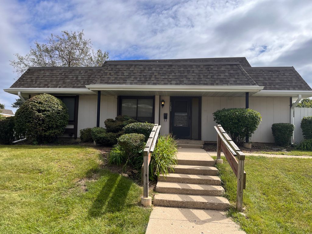 1289 Court E Court 1289, Hanover Park, IL 60133