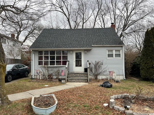 25 Gores Drive, Mastic, NY 11950