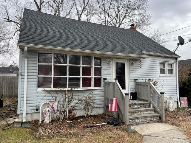 25 Gores Drive, Mastic, NY 11950