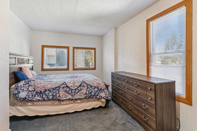 1125 Bertch Avenue, Waterloo, IA 50702