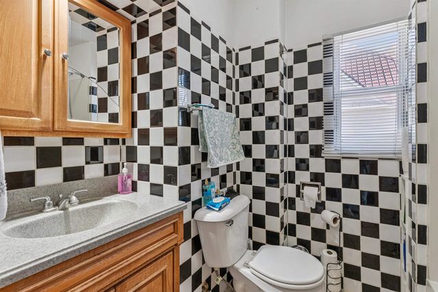 1125 Bertch Avenue, Waterloo, IA 50702