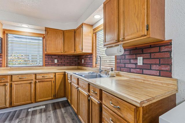 1125 Bertch Avenue, Waterloo, IA 50702