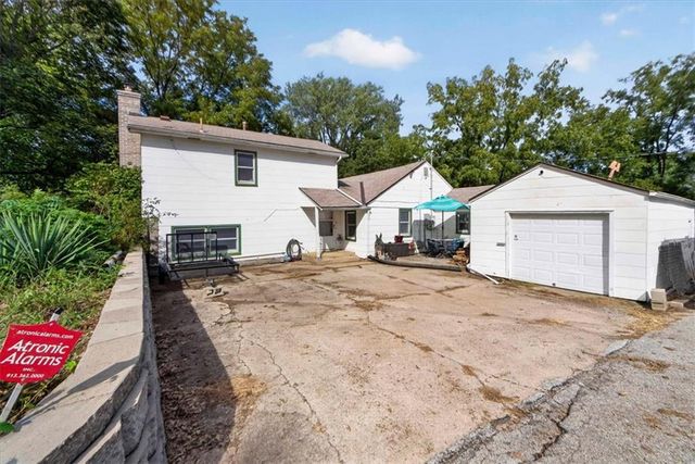 8204 E 79TH Street, Kansas City, MO 64138