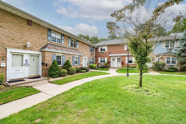 14 Glen Hollow Drive E37, Holtsville, NY 11742