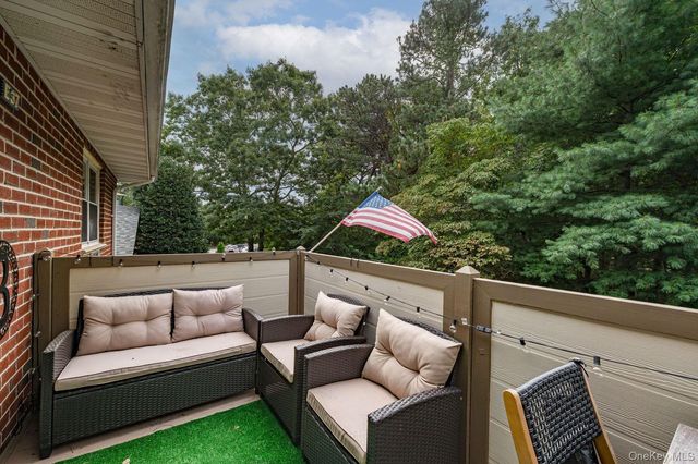 14 Glen Hollow Drive E37, Holtsville, NY 11742