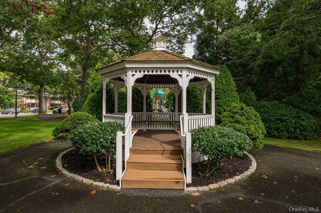 14 Glen Hollow Drive E37, Holtsville, NY 11742