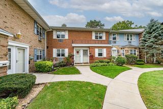 14 Glen Hollow Drive E37, Holtsville, NY 11742