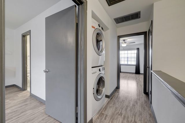 6326 Chevy Chase Drive 13, Houston, TX 77057