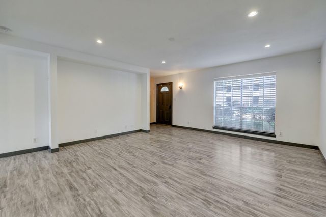 6326 Chevy Chase Drive 13, Houston, TX 77057