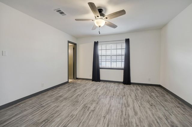 6326 Chevy Chase Drive 13, Houston, TX 77057