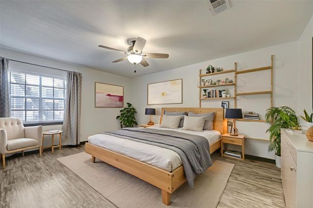 6326 Chevy Chase Drive 13, Houston, TX 77057