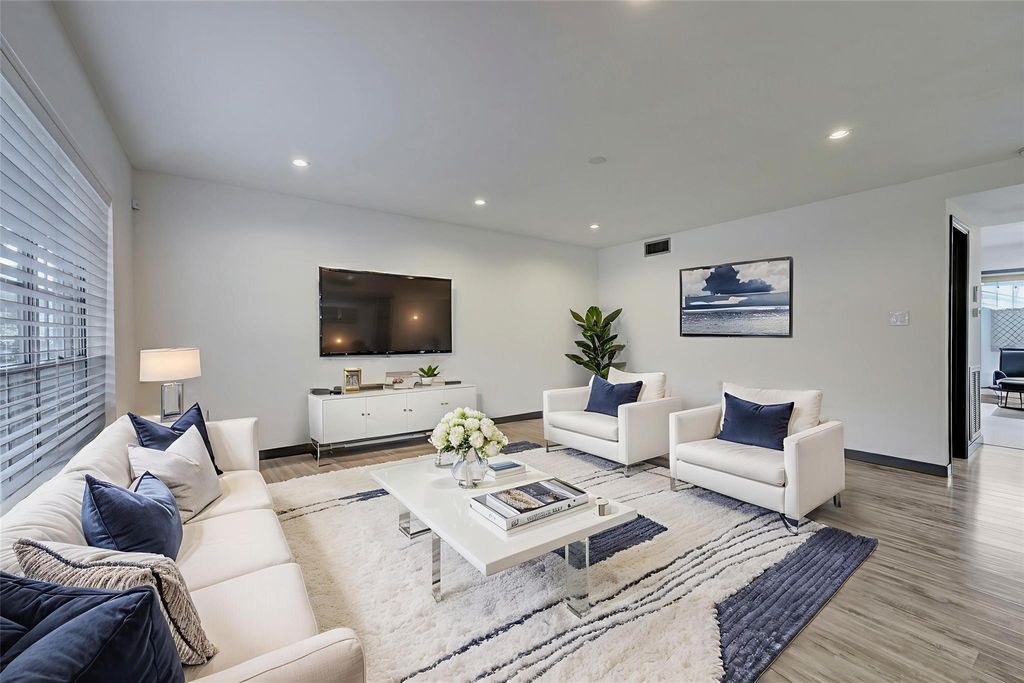 6326 Chevy Chase Drive 13, Houston, TX 77057