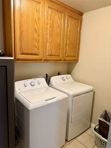 606 S Hubbard Street, Alvord, TX 76225
