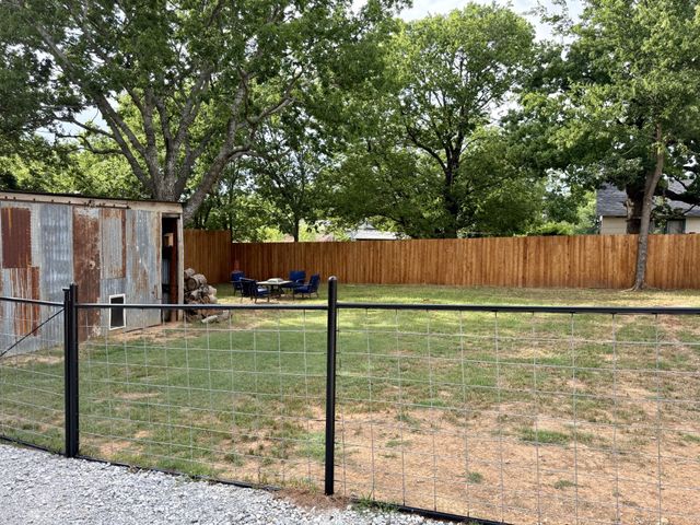 606 S Hubbard Street, Alvord, TX 76225