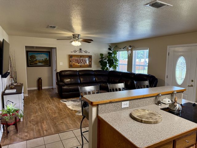 606 S Hubbard Street, Alvord, TX 76225