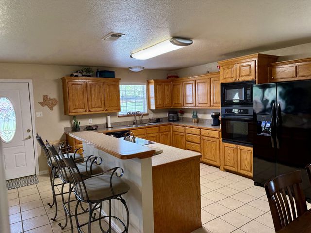 606 S Hubbard Street, Alvord, TX 76225