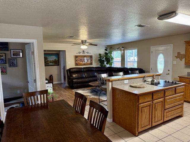 606 S Hubbard Street, Alvord, TX 76225