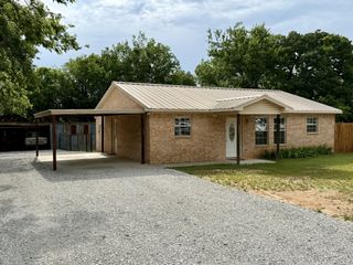 606 S Hubbard Street, Alvord, TX 76225