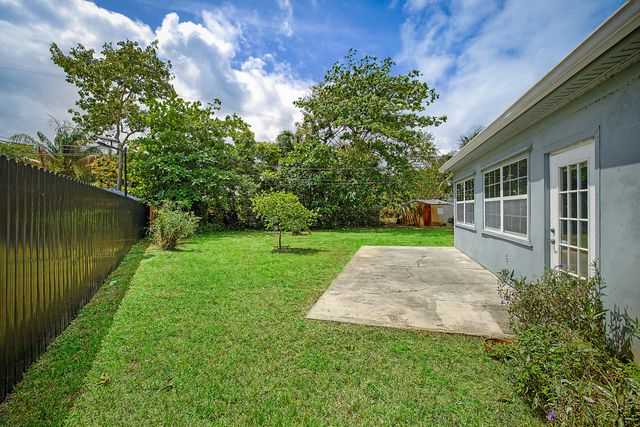 1769 N 18th Ave Avenue N, Lake Worth Beach, FL 33460