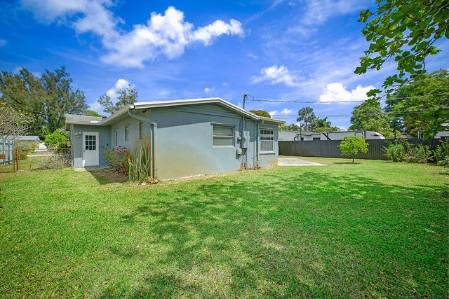 1769 N 18th Ave Avenue N, Lake Worth Beach, FL 33460