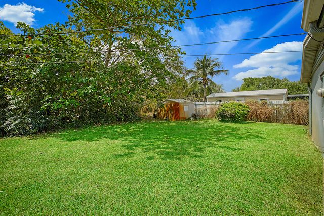 1769 N 18th Ave Avenue N, Lake Worth Beach, FL 33460