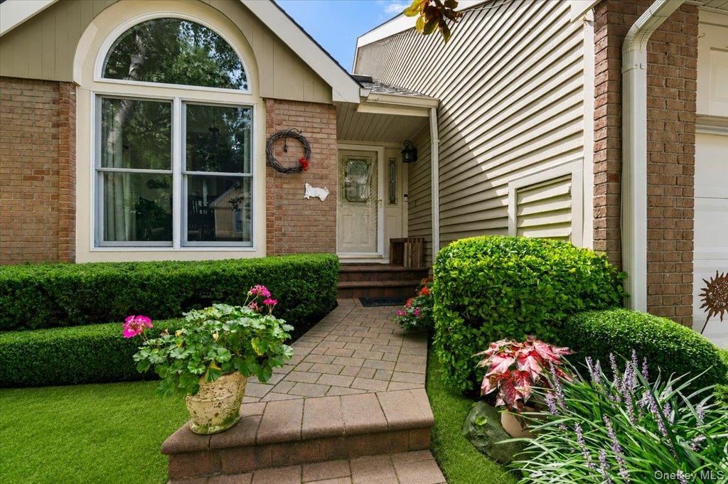 53 Willow Ridge Drive, Smithtown, NY 11787 — exterior