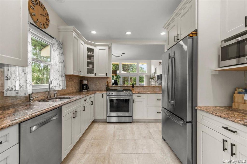 53 Willow Ridge Drive, Smithtown, NY 11787 — photo 4