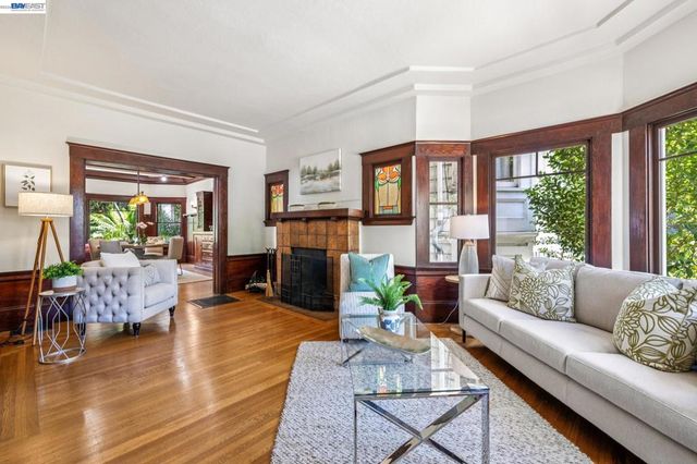 1222 Versailles Ave, Alameda, CA 94501