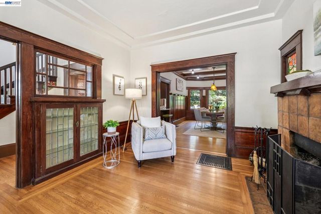 1222 Versailles Ave, Alameda, CA 94501