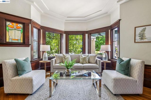 1222 Versailles Ave, Alameda, CA 94501