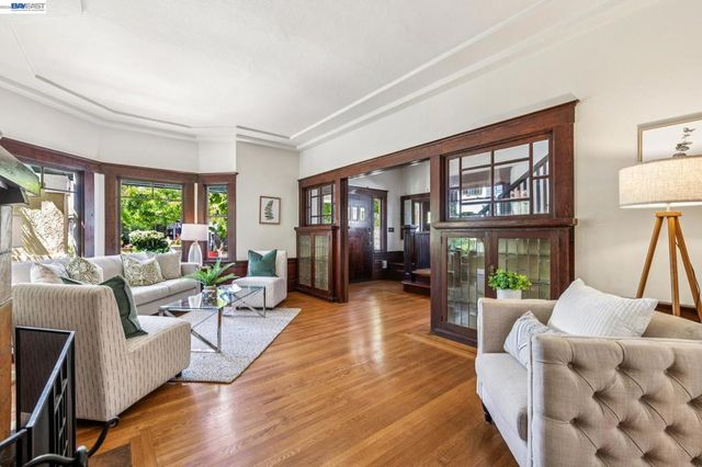 1222 Versailles Ave, Alameda, CA 94501