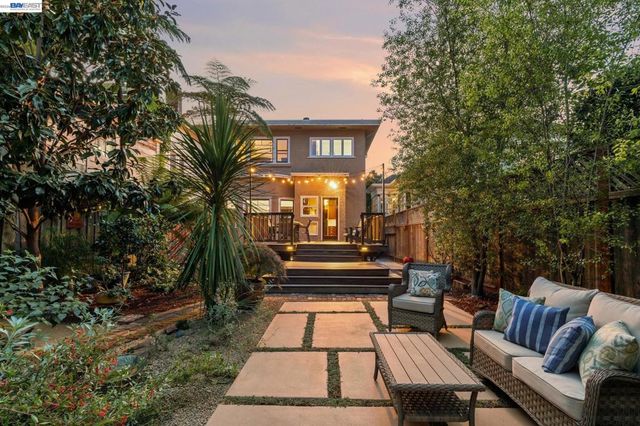 1222 Versailles Ave, Alameda, CA 94501