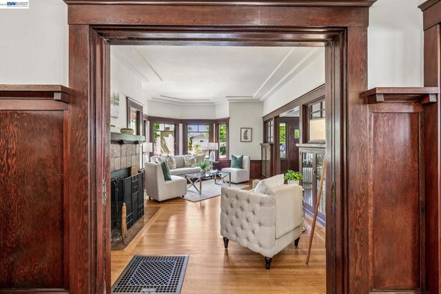 1222 Versailles Ave, Alameda, CA 94501