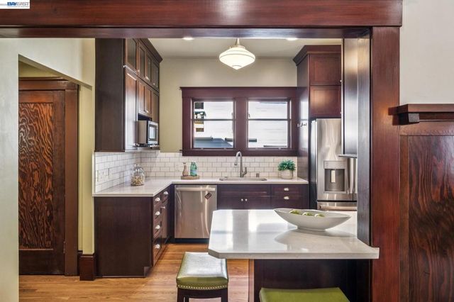 1222 Versailles Ave, Alameda, CA 94501