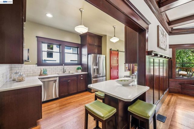 1222 Versailles Ave, Alameda, CA 94501