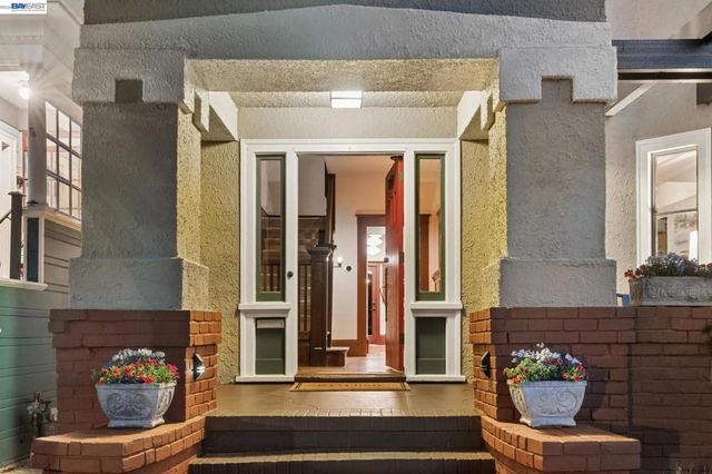 1222 Versailles Ave, Alameda, CA 94501