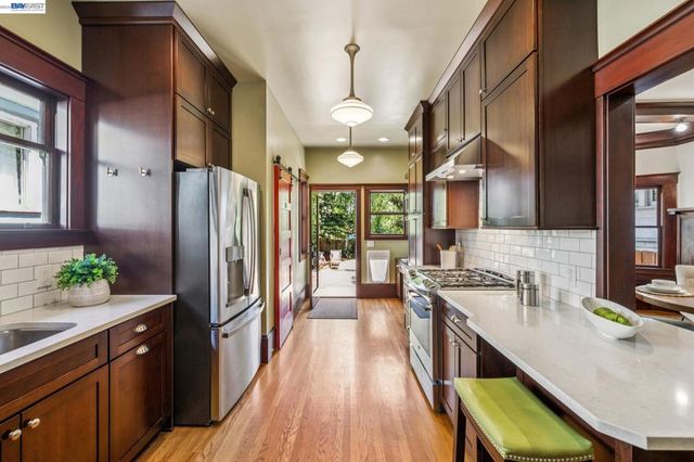 1222 Versailles Ave, Alameda, CA 94501