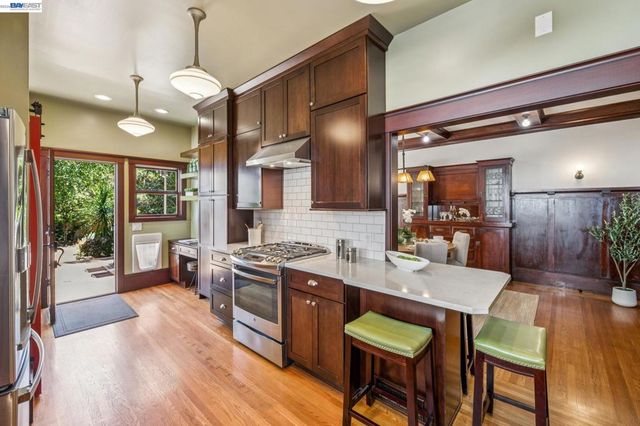1222 Versailles Ave, Alameda, CA 94501