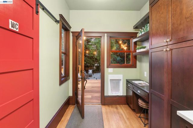 1222 Versailles Ave, Alameda, CA 94501