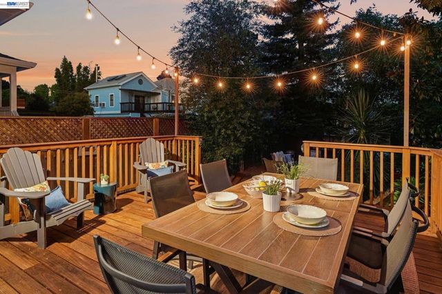 1222 Versailles Ave, Alameda, CA 94501