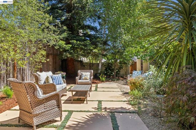 1222 Versailles Ave, Alameda, CA 94501