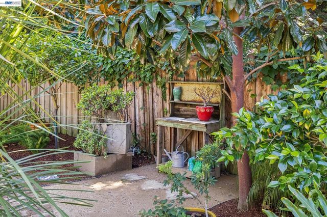 1222 Versailles Ave, Alameda, CA 94501