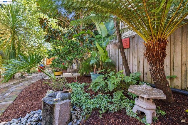 1222 Versailles Ave, Alameda, CA 94501