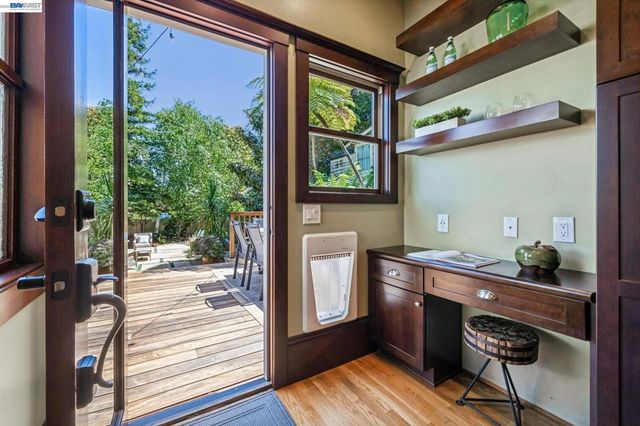 1222 Versailles Ave, Alameda, CA 94501